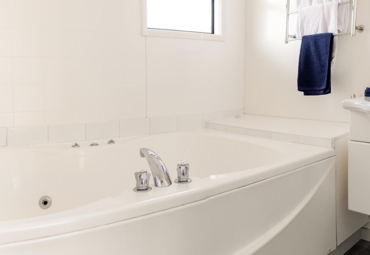 Snells Beach Motel Екстериор снимка