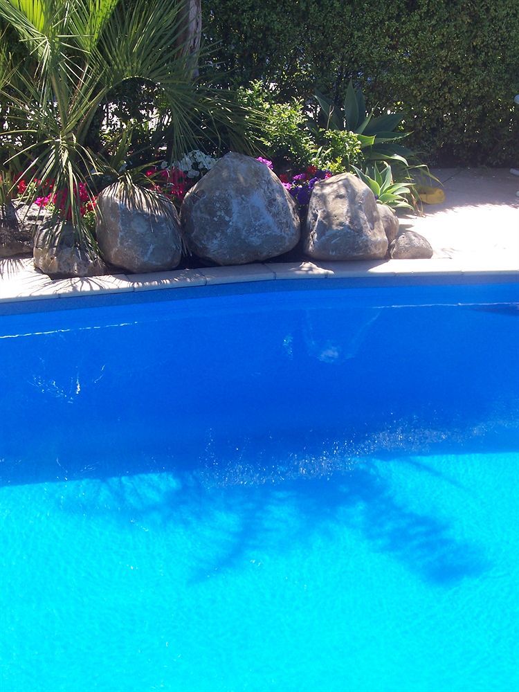 Snells Beach Motel Екстериор снимка